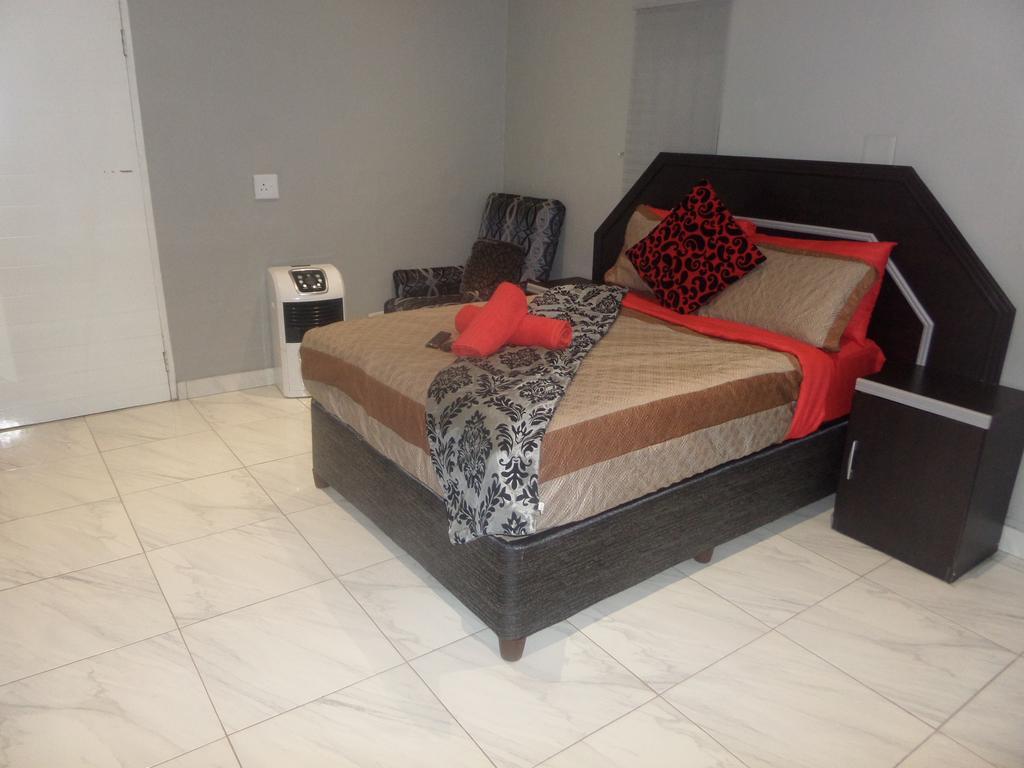 Tshedza Guest House Pretoria-Noord Exterior foto