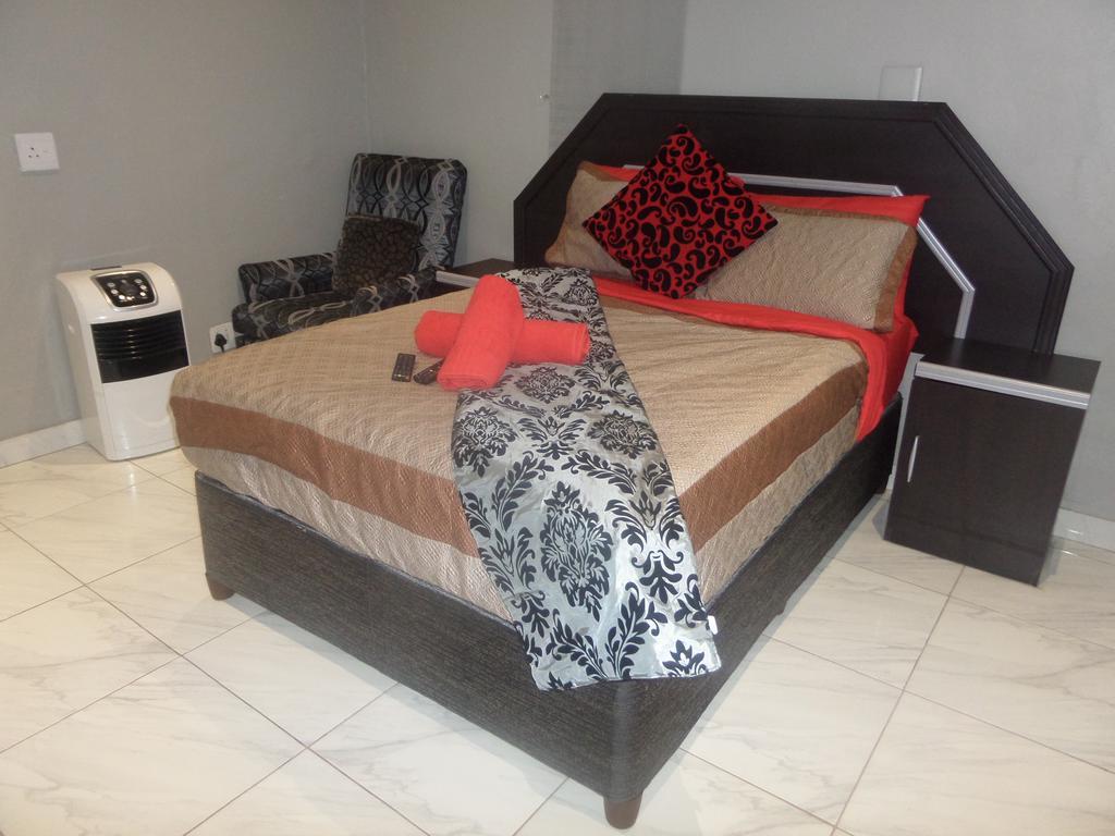 Tshedza Guest House Pretoria-Noord Exterior foto